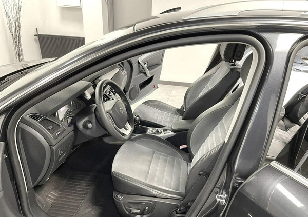Renault Laguna cena 32500 przebieg: 215000, rok produkcji 2011 z Urzędów małe 277